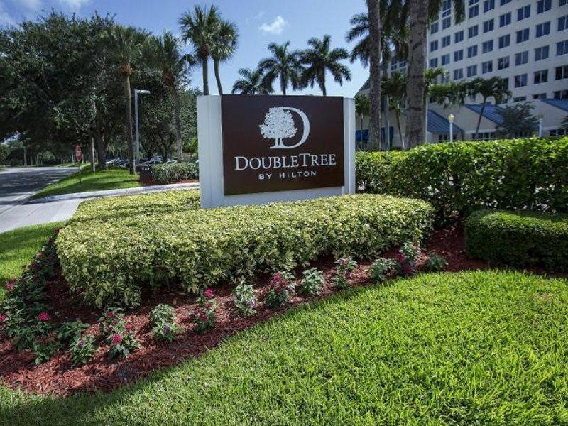 Doubletree By Hilton Hotel Deerfield Beach Boca Raton Exterior foto